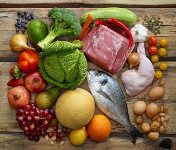 A diet high in proteins, vegetables and fruits will ensure eating low to medium glycemic index foods and avoiding insulin spikes